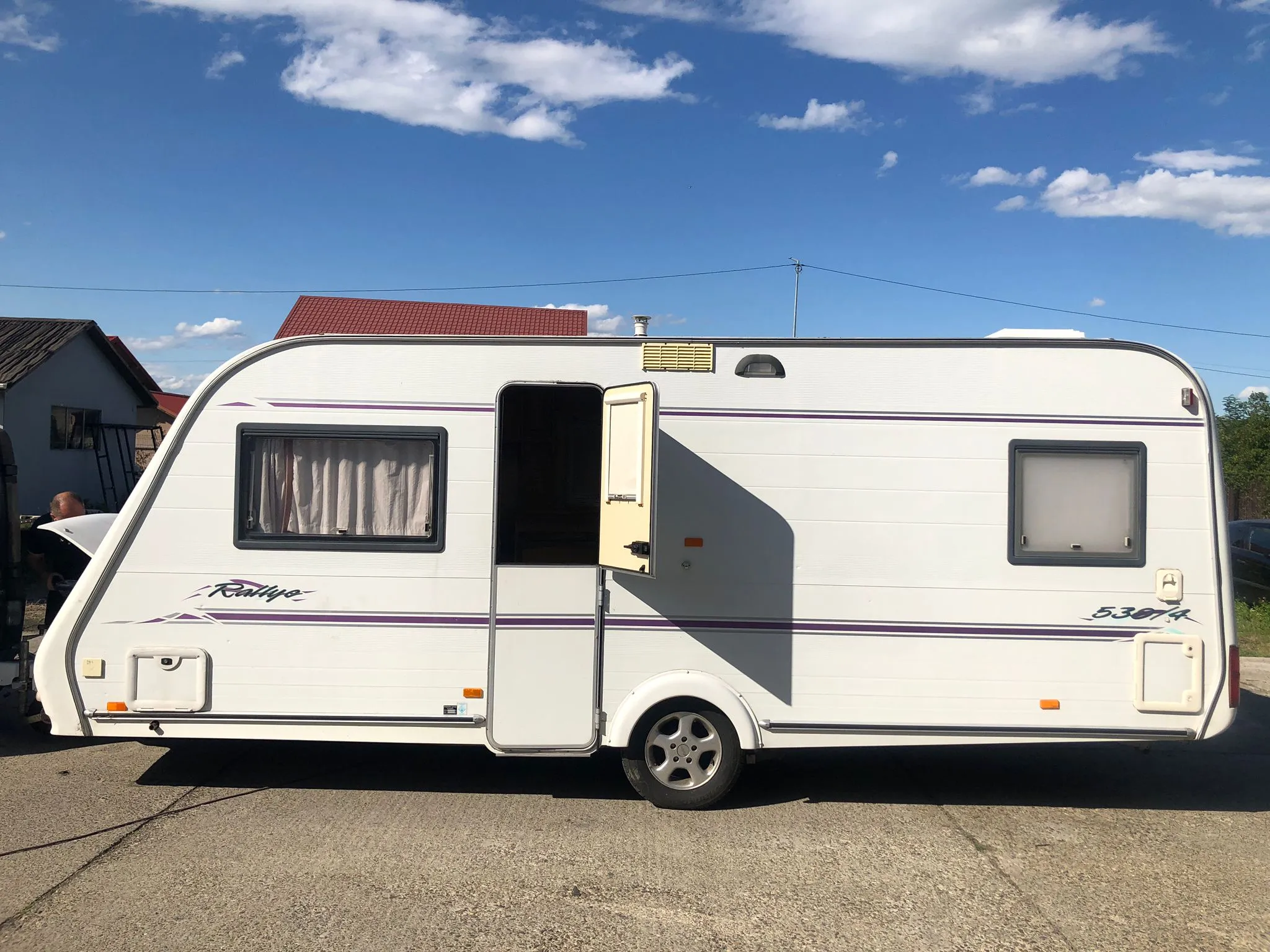 Caravană de vânzare